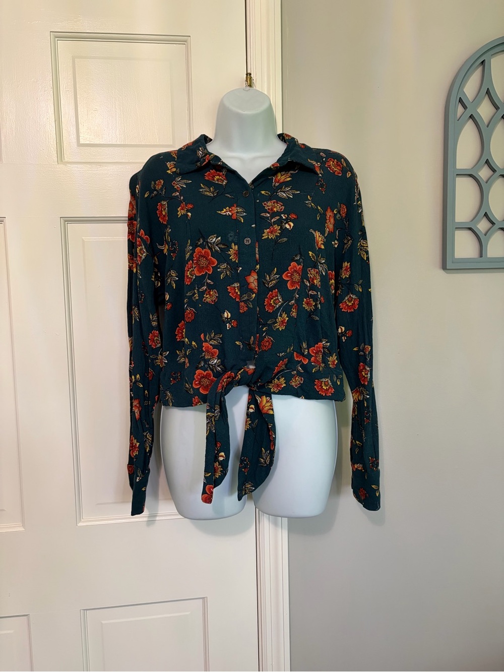 Gypsies & Moondust Dark Teal Button-Front Tie Hem Floral Blouse